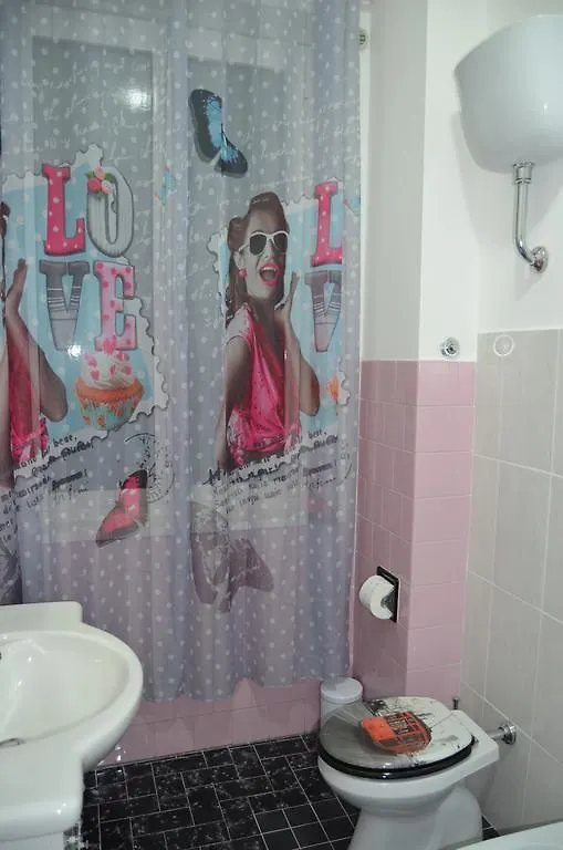 דירות רומא Casa Flora 0*,  איטליה